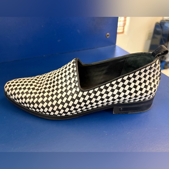 Freda Salvador Black and White Flats with Slip-On Design - Picture 5 of 9